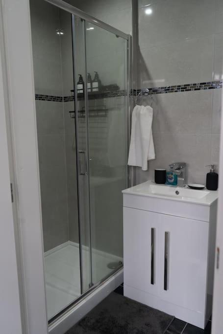 Stylish 1 Bed Apartment In Newly Refurbished Building W/ Parking & Wi-Fi Birmingham Eksteriør billede