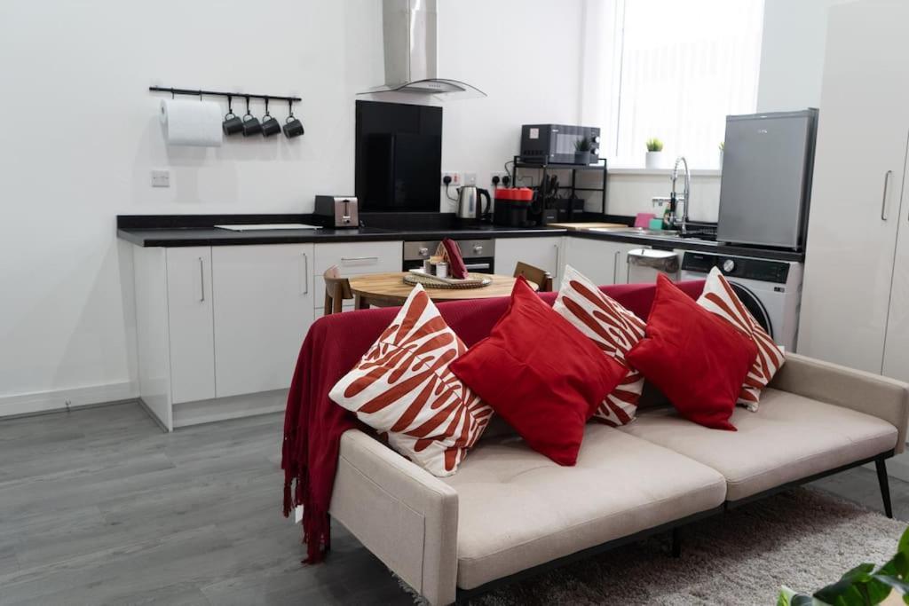 Stylish 1 Bed Apartment In Newly Refurbished Building W/ Parking & Wi-Fi Birmingham Eksteriør billede