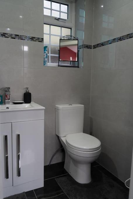 Stylish 1 Bed Apartment In Newly Refurbished Building W/ Parking & Wi-Fi Birmingham Eksteriør billede